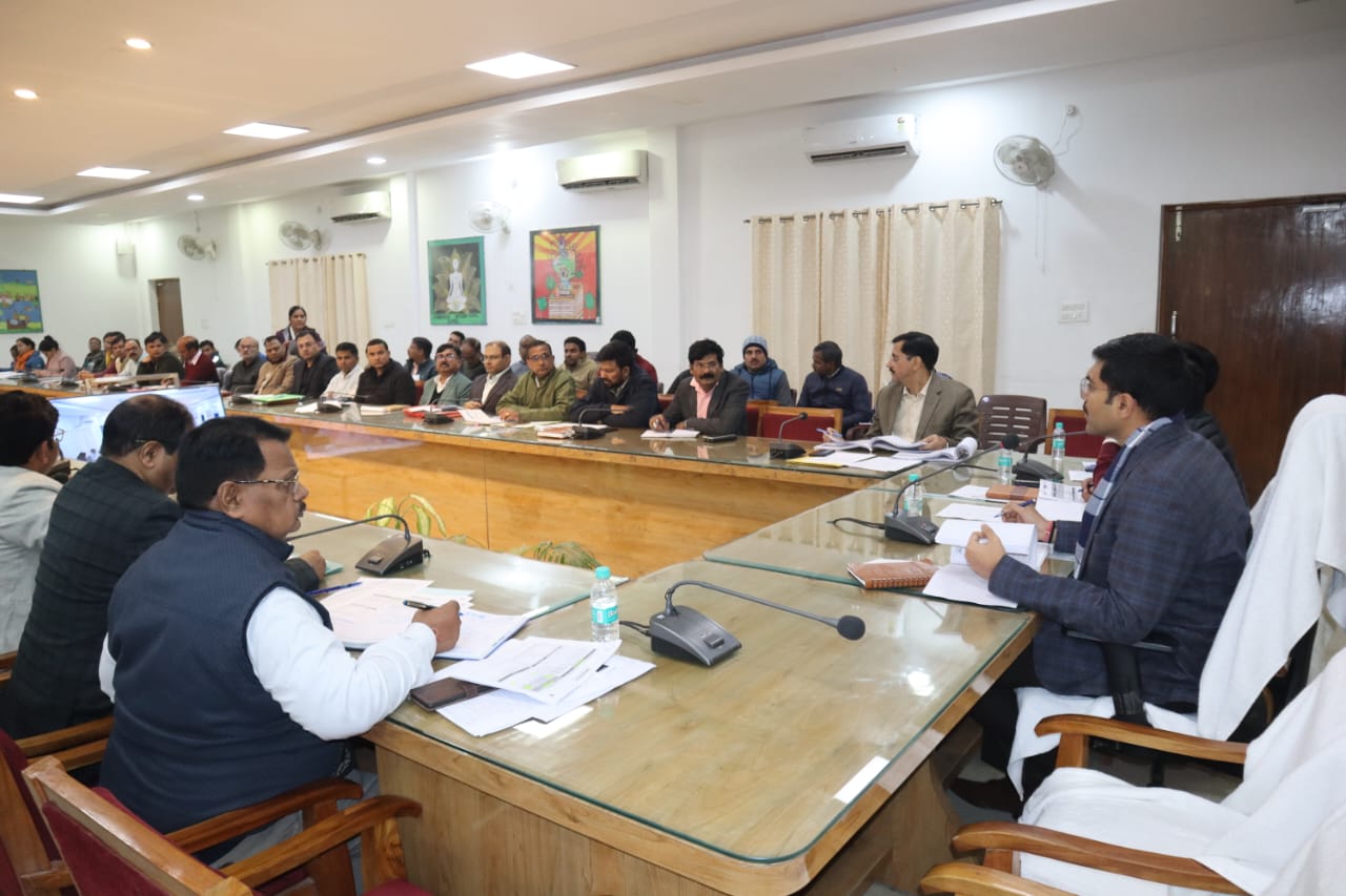 सहारनपुर में डीएम ने सीएम डैशबोर्ड पर विकास कार्यों की समीक्षा की, सभी विभागों को सुधार के सख्त निर्देश