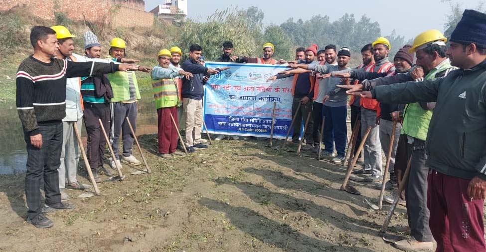 शामलीः कृष्णा नदी को स्वच्छ बनाने का संकल्प: थानाभवन में चला विशेष सफाई अभियान, दिलाई गई शपथ