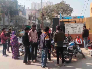 गाजियाबाद में तेज रफ्तार का कहर: DPS स्कूल के पास कार ने डिलीवरी बॉय को मारी टक्कर, गंभीर रूप से घायल