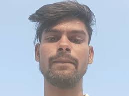 संतकबीरनगर में इश्क का हाई वोल्टेज ड्रामा: प्रेमिका से बात के लिए टावर पर चढ़ा युवक