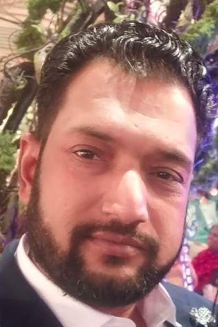 नोएडा: सोरखा गांव में चलती कार में लगी आग, पेंट व्यापारी की दर्दनाक मौत