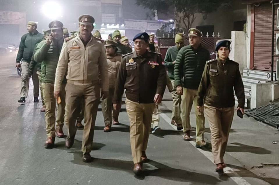 शामली: एसपी एनपी सिंह ने पैदल गश्त कर जनता से सुनी समस्याएं, कानून-व्यवस्था सुदृढ़ बनाने के निर्देश