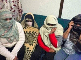  वाराणसी में भाजपा नेत्री शालिनी यादव के फ्लैट में चल रहे सेक्स रैकेट का भंडाफोड़: 9 लड़कियाँ और 4 लड़के गिरफ्तार