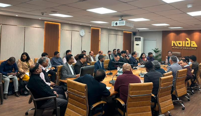 नोएडा में बढ़ते वायु प्रदूषण को नियंत्रित करने के लिए प्राधिकरण ने की बैठक, GRAP-4 पालन पर जोर