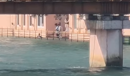 अभिनेता धर्मेंद्र की अस्थियां हरिद्वार में विसर्जित, सनी और बॉबी देओल ने दी अंतिम विदाई