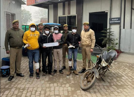 ग्रेटर नोएडा में प्रोजेक्ट मैनेजर से कार लूट का खुलासा, मुठभेड़ के बाद 4 बदमाश गिरफ्तार