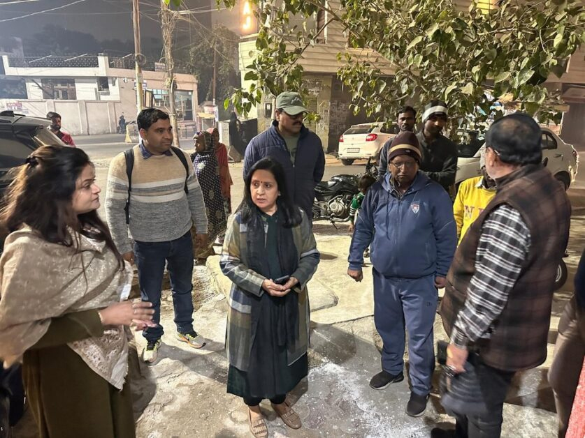 मुजफ्फरनगर में ठंड बढ़ने पर मीनाक्षी स्वरूप ने रैन बसेरों और अलाव का किया निरीक्षण, बेसहारा लोगों की सुरक्षा सुनिश्चित
