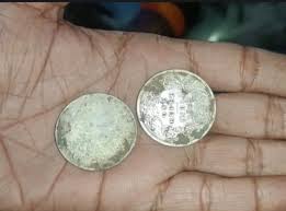 गोंडा में फर्जी STF का खेल! मंदिर खुदाई में मिले चांदी के सिक्के हड़पे, पुलिस जांच में जुटी