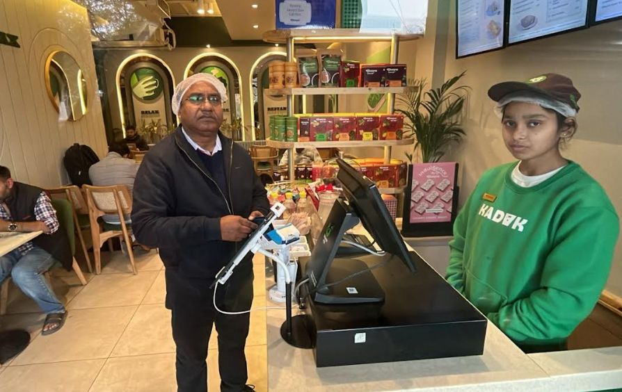 नोएडा में नए साल के जश्न से पहले फूड विभाग का हड़कंप, नामी रेस्टोरेंट्स से लिए 12 नमूने