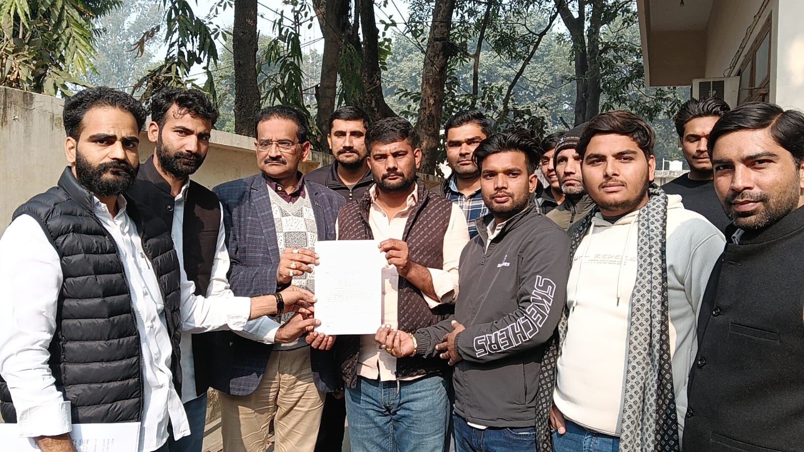  7 साल बाद आई पुलिस भर्ती में आयु सीमा में 3 वर्ष की छूट की मांग, मुज़फ्फरनगर में युवाओं ने भेजा मुख्यमंत्री को ज्ञापन