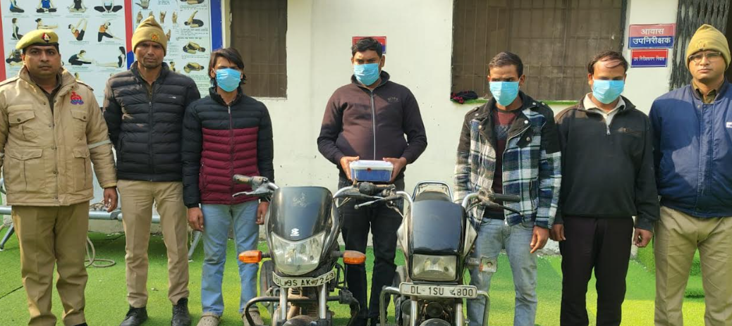 दिल्ली-NCR में आतंक मचाने वाला स्नैचर गैंग दबोचा; 22 मोबाइल और चोरी की बाइकें बरामद