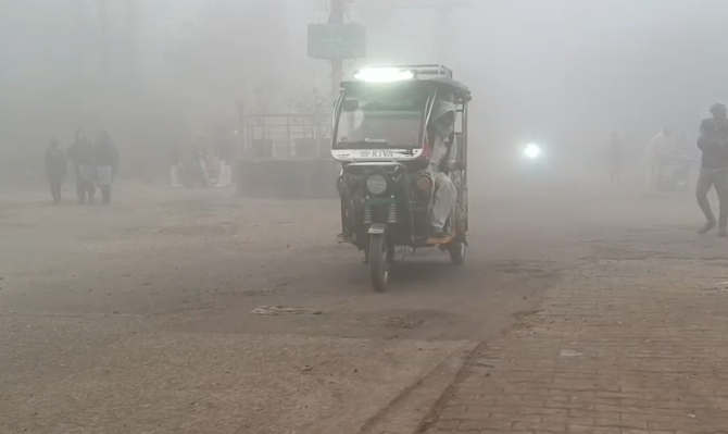 मुजफ्फरनगर में घने कोहरे ने बनाया कश्मीर जैसा नजारा, बढ़ी ठंड