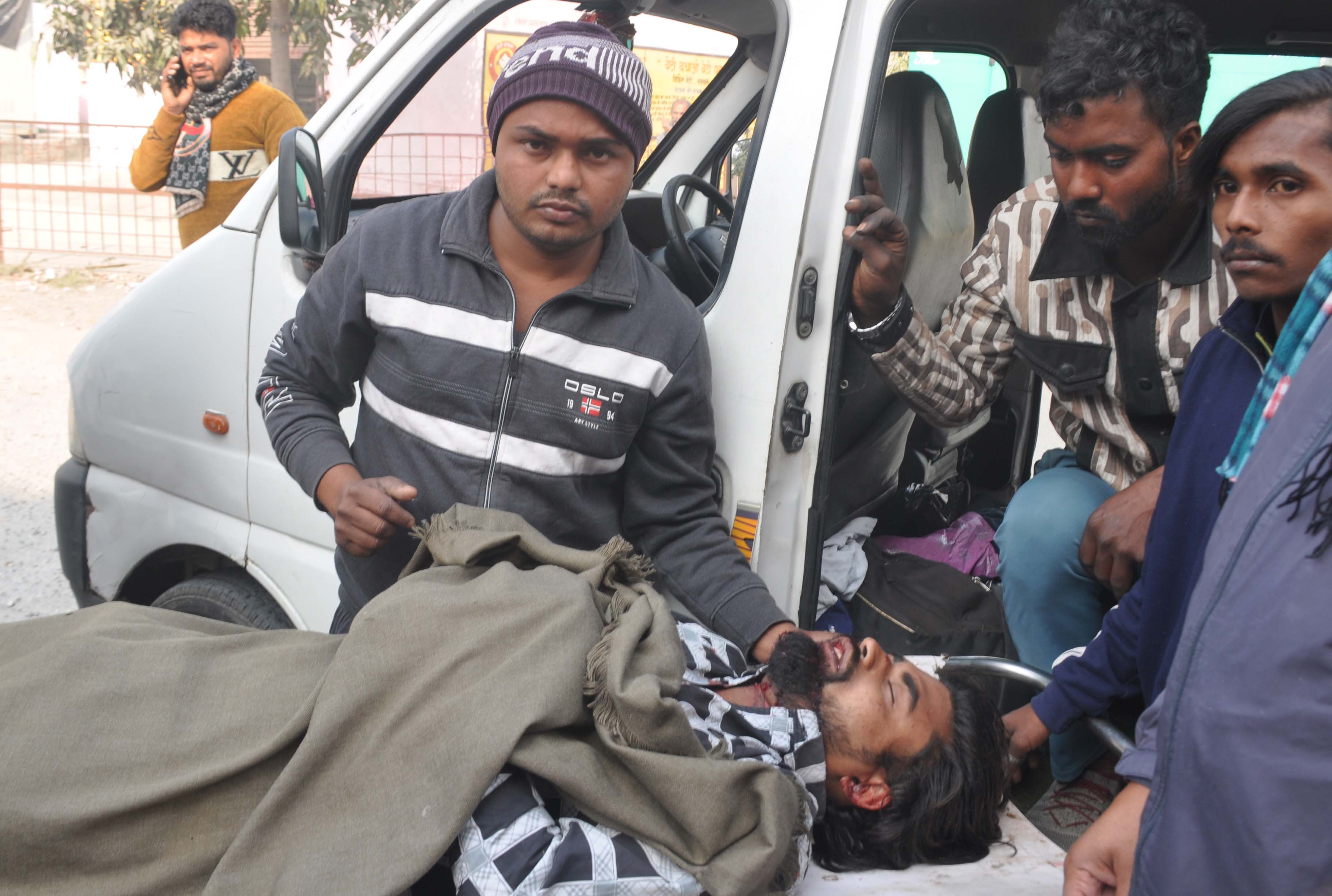 शामली में घने कोहरे के कारण दो अलग-अलग सड़क हादसों में तीन लोग घायल 