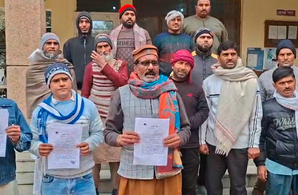 शामली के जलालाबाद में कब्रिस्तान पर कब्जे की कोशिश का आरोप, लोगों ने कलेक्ट्रेट पहुंचकर की शिकायत