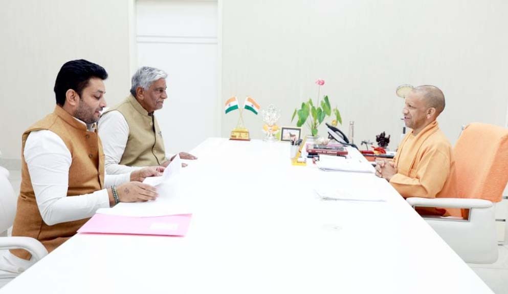 शामली के किसानों की भूमि विवाद में MLC और पूर्व जिला पंचायत अध्यक्ष ने सीएम से की मुलाकात