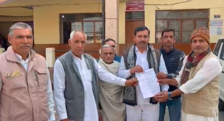 दिल्ली-देहरादून इकोनॉमिक कॉरिडोर समस्या: समाधान न होने पर किसान संघर्ष समिति ने शामली कलेक्ट्रेट पर सौंपा ज्ञापन