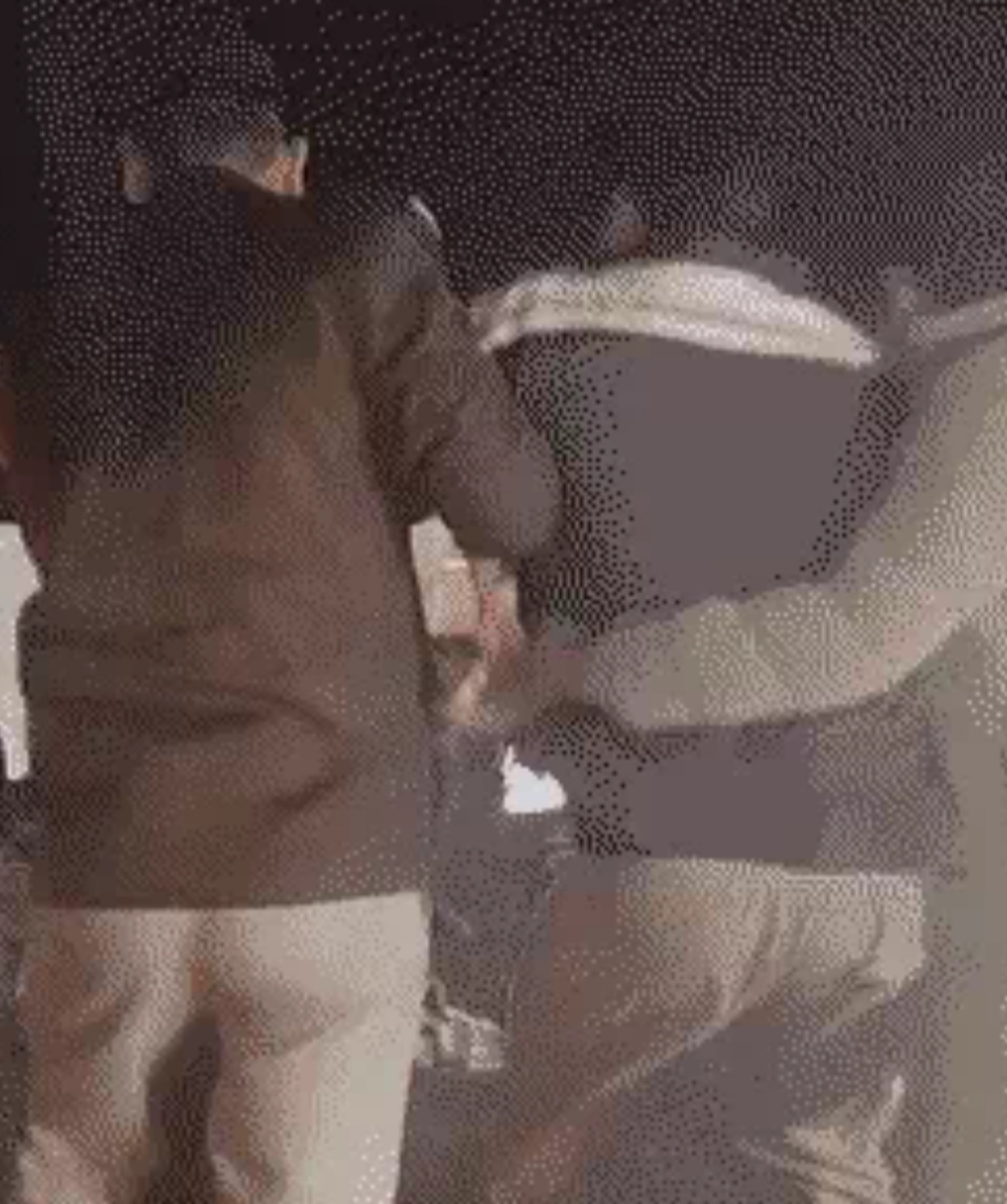 मेरठ: गोकशी की सूचना पर पुलिस पर ग्रामीणों का हमला, सिपाही गंभीर हालत में अस्पताल में भर्ती