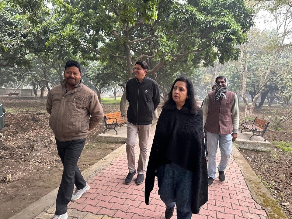 मुज़फ्फरनगर में सफाई व्यवस्था परखने सड़कों पर उतरीं पालिकाध्यक्ष, सूजडू चुंगी से शिव चौक तक किया पैदल निरीक्षण