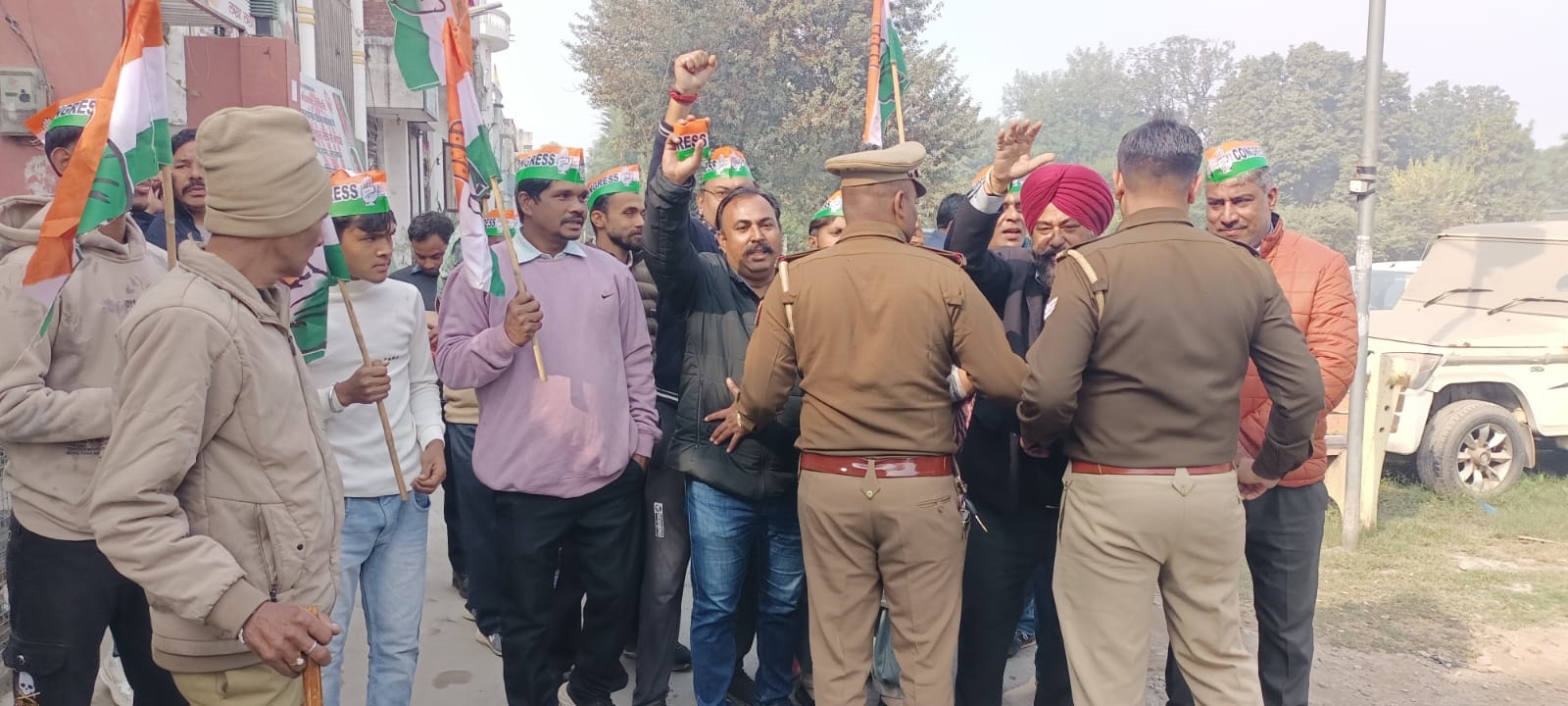 सहारनपुर: कांग्रेस नेताओं को नजरबंद, भाजपा कार्यालय पर प्रदर्शन नाकाम