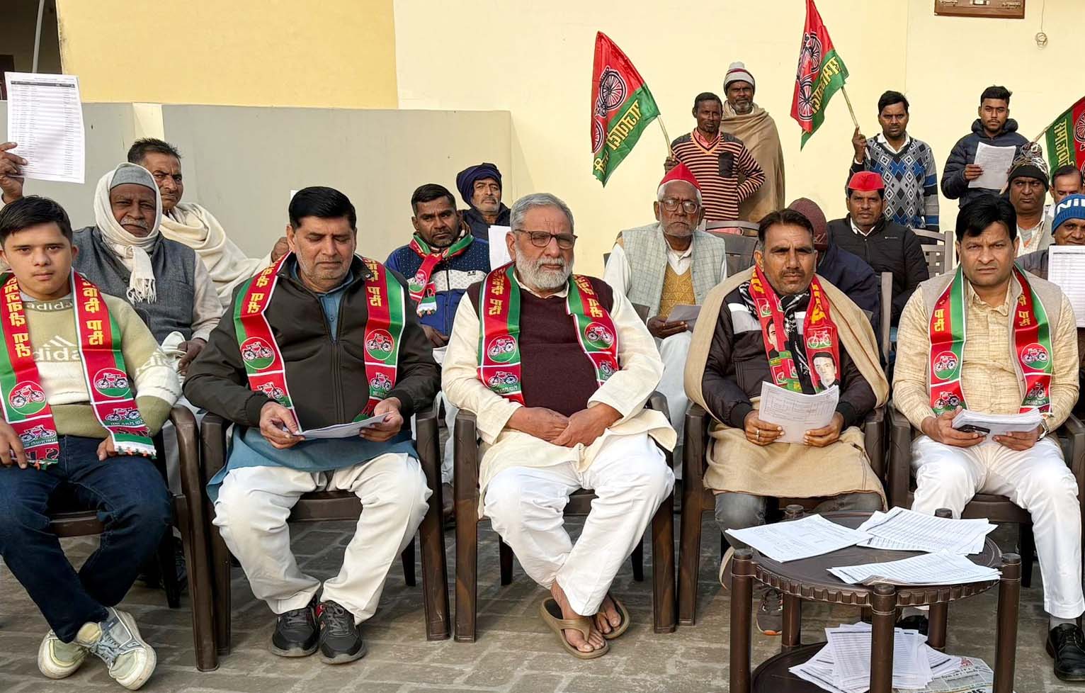 शामली: समाजवादी पार्टी ने बीएलओ लिस्ट के सत्यापन के लिए बीएलए बैठक की