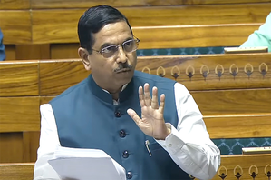 प्रह्लाद जोशी का राहुल गांधी पर तंज, 'जीत पर खुद का क्रेडिट, हार पर ईवीएम-ईसी को ठहराते हैं दोषी' 