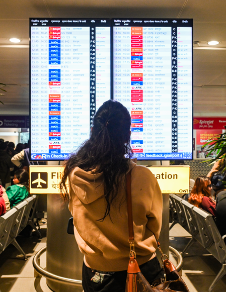 इंडिगो फ्लाइट्स में हो सकती है देरी, दिल्ली एयरपोर्ट ने यात्रियों से 'लेटेस्ट स्टेटस' चेक कर निकलने की अपील की