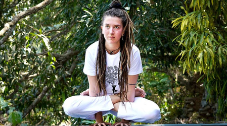 पेट की चर्बी घटाए और एकाग्रता बढ़ाए, जानिए 'कुक्टासन' के कमाल के फायदे