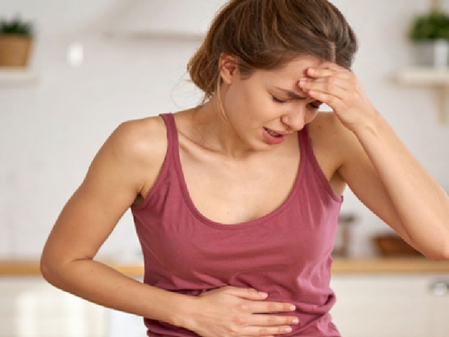 खट्टी डकार सिर्फ एक असहज लक्षण नहीं, बल्कि पाचन तंत्र गड़बड़ी को भी दिखाती है, ऐसे पाएं छुटकारा 