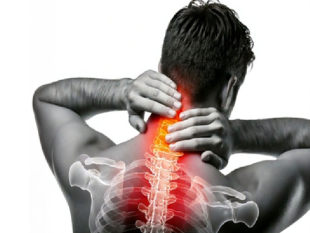 सर्दियों में बढ़ जाता है सर्वाइकल का दर्द, कुछ आसान उपायों से बदल जाएगी जिंदगी 