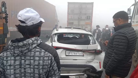 ईस्टर्न पेरीफेरल एक्सप्रेस-वे पर घने कोहरे के पहले ही दिन हुआ हादसा, दो अलग-अलग स्थानों पर टकराए कई वाहन