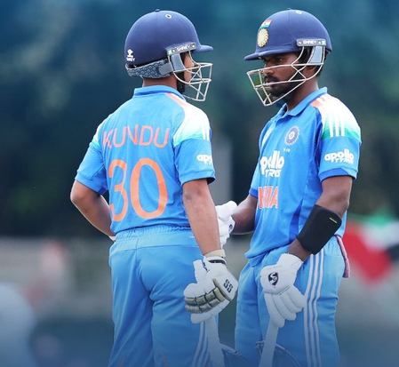 अंडर-19 एशिया कप: आरोन जॉर्ज का अर्धशतक, भारत ने पाकिस्तान को दिया 241 का लक्ष्यअंडर-19 एशिया कप: आरोन जॉर्ज का अर्धशतक, भारत ने पाकिस्तान को दिया 241 का लक्ष्य