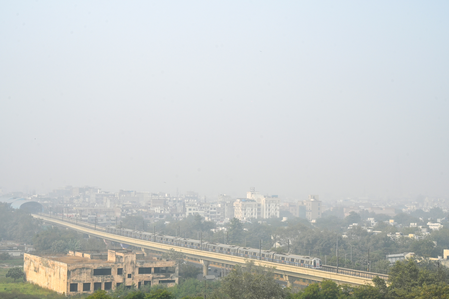 दिल्ली-एनसीआर : सर्दी, कोहरा और प्रदूषण के तिहरे संकट की मार, एक्यूआई 400 के पार 