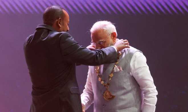 पीएम अबी अहमद द्वारा प्रधानमंत्री मोदी को 'ग्रेट ऑनर निशान ऑफ इथियोपिया ' से सम्मानित किया गया