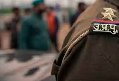 मेरठ में युवक ने दरोगा पर चढ़ाई कार, भाई ने थाने में किया मारपीट