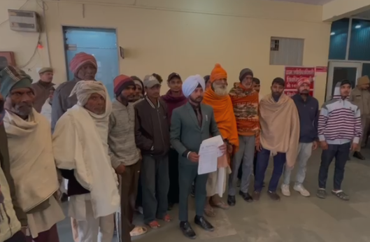 शामली में दबंगों पर 100 साल पुराने मंदिर की भूमि को बंजर में दर्ज कराने का आरोप, कलेक्ट्रेट पहुंचे ग्रामीण