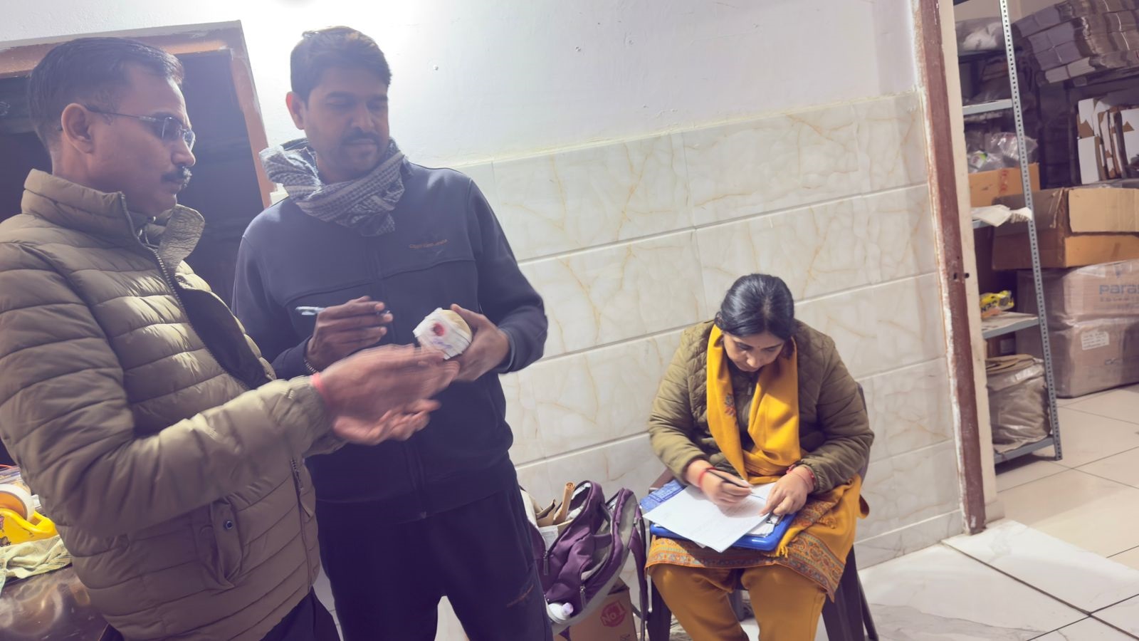 क्रिसमस पर मिलावटखोरों की खैर नहीं: मुजफ्फरनगर में बेकरी प्रतिष्ठानों पर छापेमारी, केक के नमूने सील