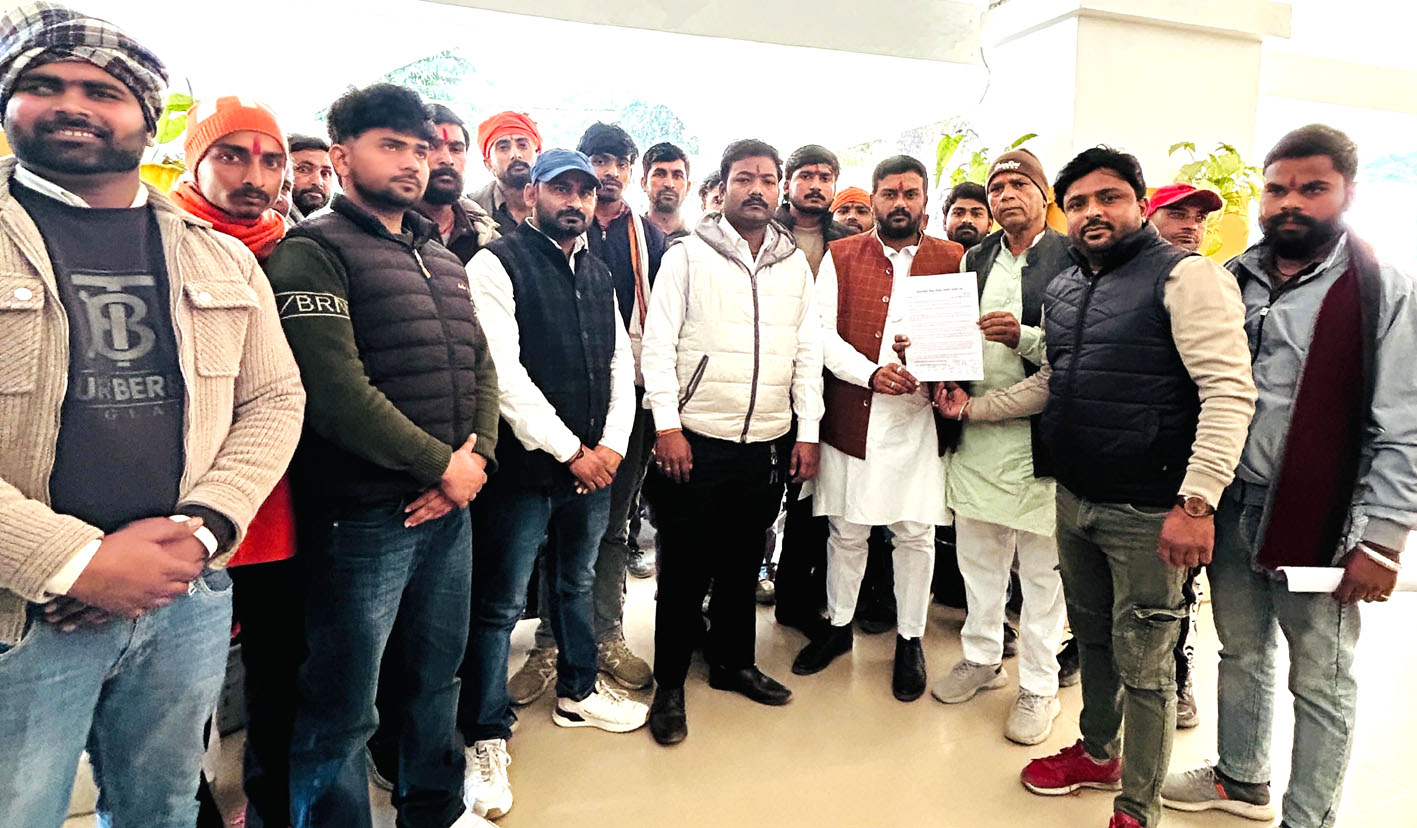 बांग्लादेश में हिंदुओं पर अत्याचार के विरोध में सहारनपुर में प्रदर्शन, राष्ट्रपति के नाम ज्ञापन सौंपा