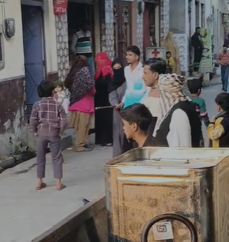 शामली के जलालाबाद में घर में घुसकर मारपीट, तोड़फोड़ और लूट का आरोप; पीड़ित परिवार ने DM से लगाई गुहार