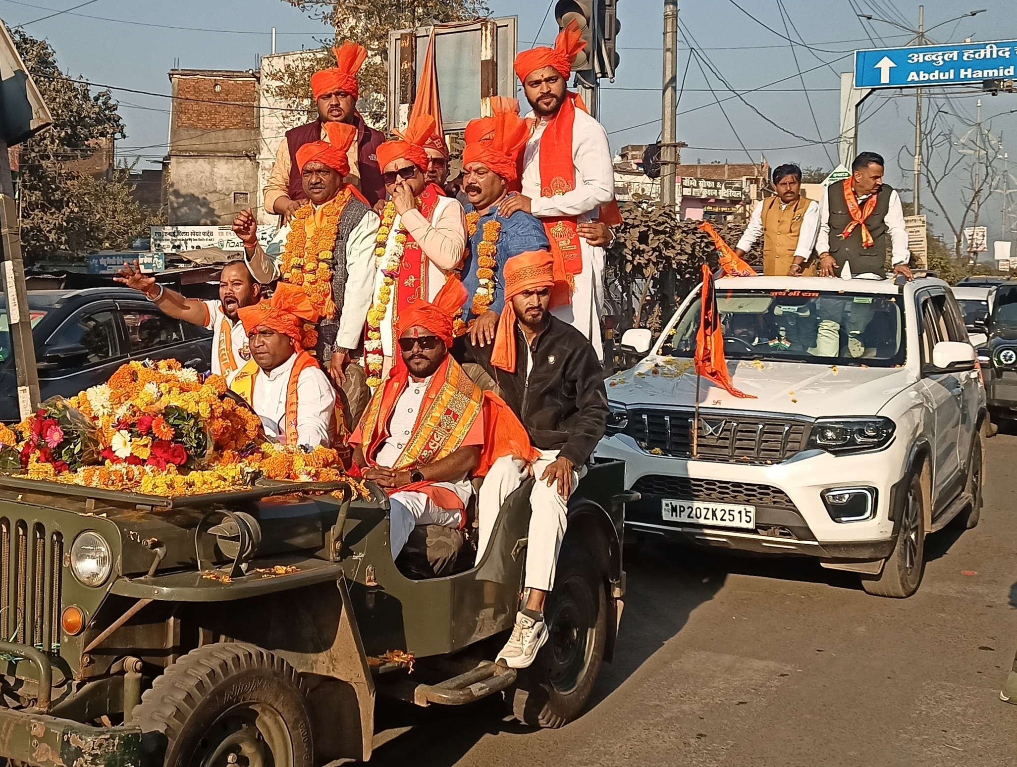 जबलपुर: कोर्ट के आदेश के बाद पूर्ण सुरक्षा में संवेदनशील क्षेत्रों से निकाली गई बजरंग दल की शौर्य यात्रा