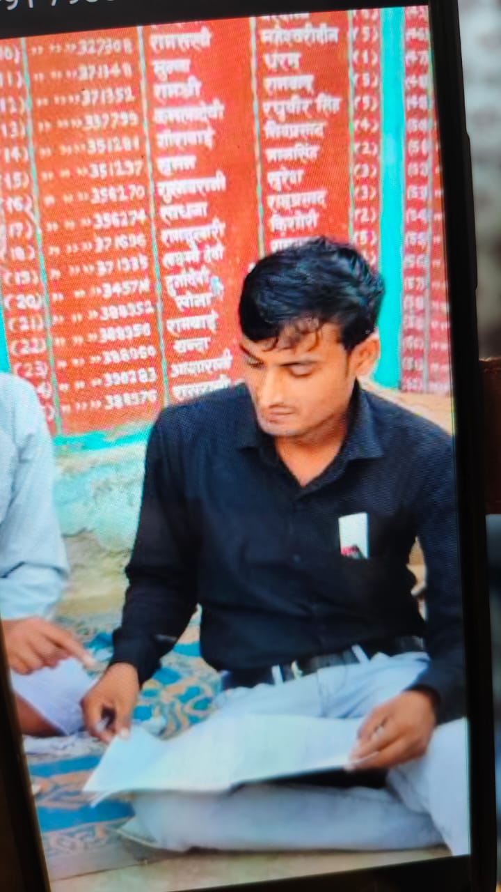  लेखपाल की शर्मनाक करतूत: आगजनी पीड़ित से कहा- 'ट्रक के नीचे आकर मर जाओ तो मिलेंगे 5 लाख', ऑडियो वायरल