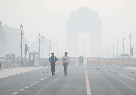  दिल्ली में हवा की गुणवत्ता फिर 'बहुत खराब' श्रेणी में, AQI $331$ दर्ज; स्थानीय लोगों ने जताई चिंता