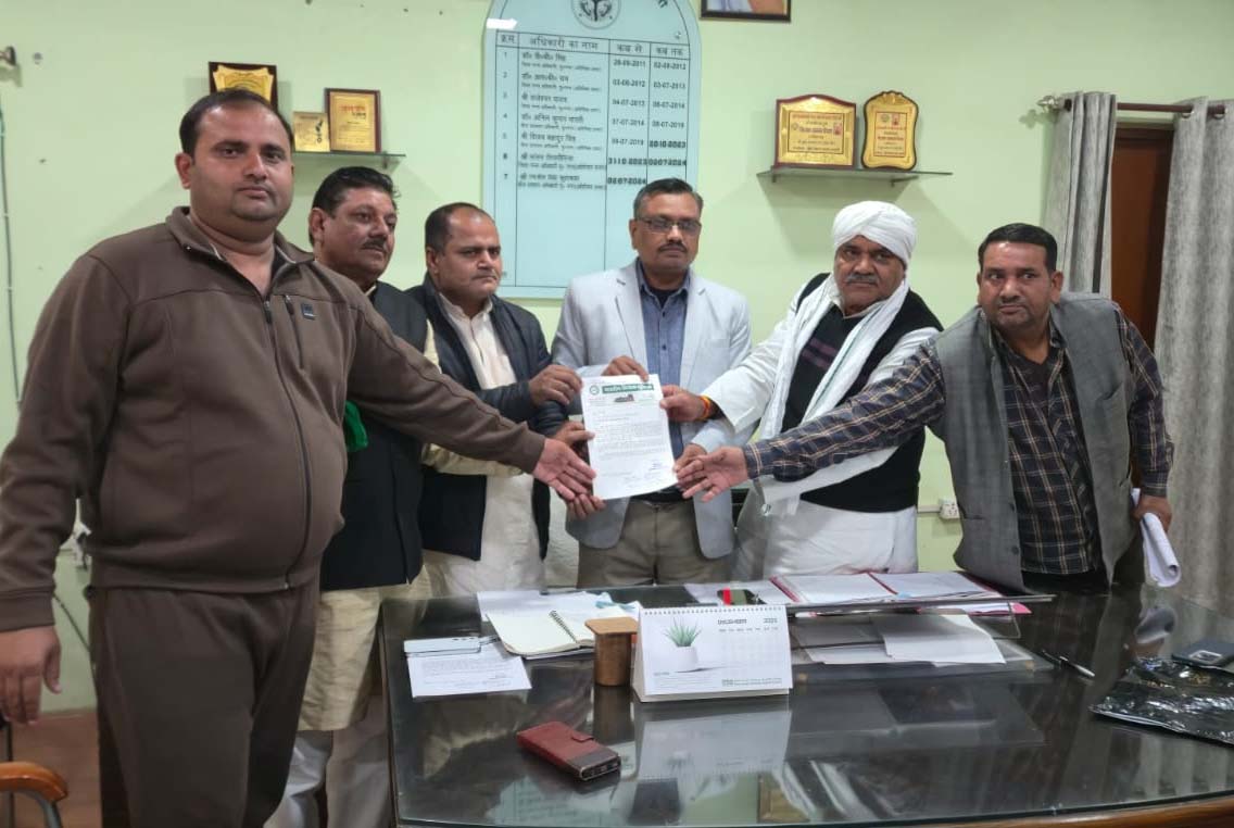 शामली चीनी मिल में स्वतः पर्ची मोड बढ़ाने पर किसानों का विरोध, ज्ञापन सौंपा