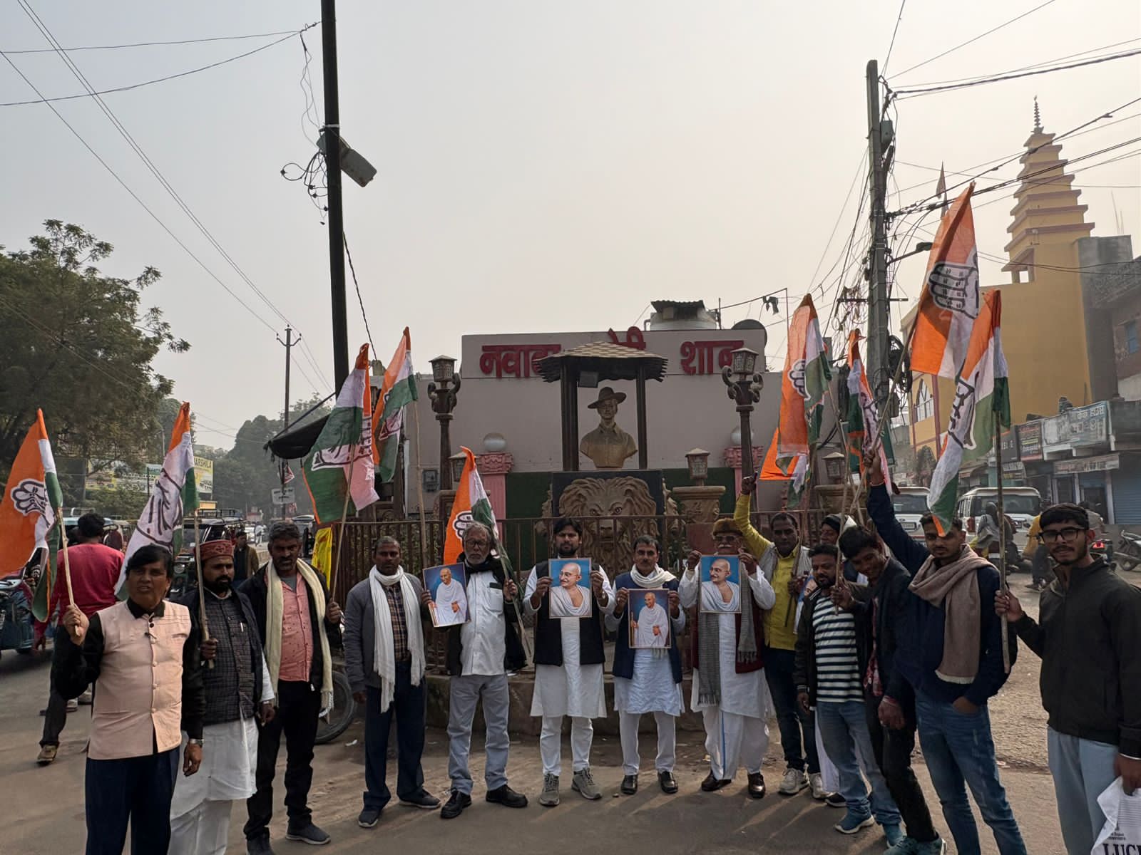 मनरेगा का नाम बदले जाने को ले कांग्रेसियों ने किया विरोध प्रदर्शन..केंद्र सरकार के विरोध में लगाए नारे 