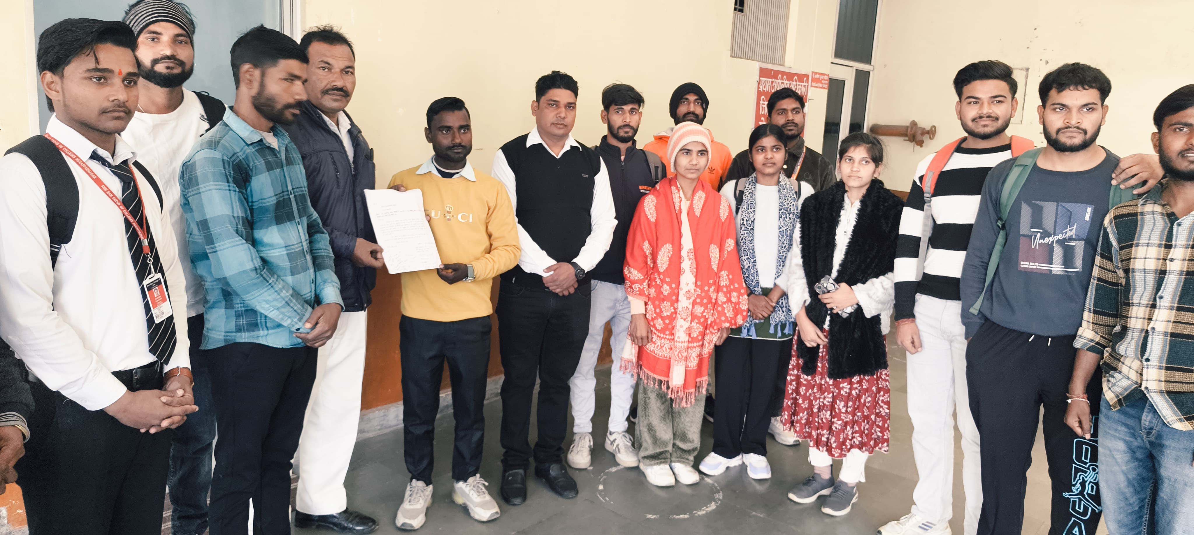 शामली के गोमतीपुर में ग्रामीणों ने खाली बारातघर में फ्री लाइब्रेरी खोलने की अनुमति मांगी