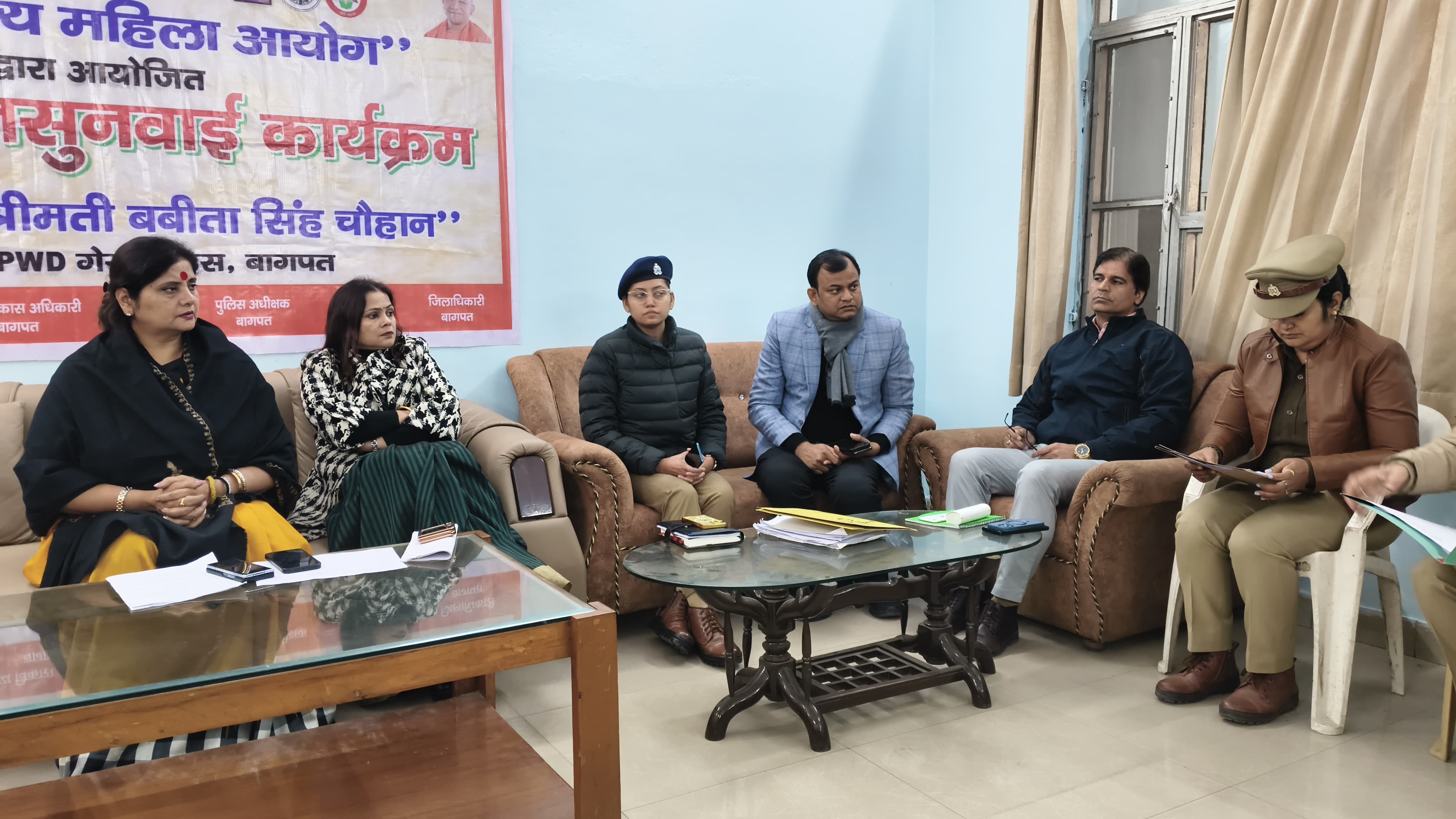 बागपत पहुंची राज्य महिला आयाेग की अध्यक्ष बबीता सिंह , कहा- सार्वजनिक स्थलों पर नहीं छिपाई जाती पहचान