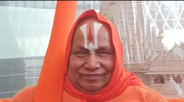 जगदगुरु रामभद्राचार्य का तीखा बयान: 'भारत माता को डायन कहने वाले सहन नहीं होंगे, वंदे मातरम न कहने वाले पाकिस्तान चले जाएं'