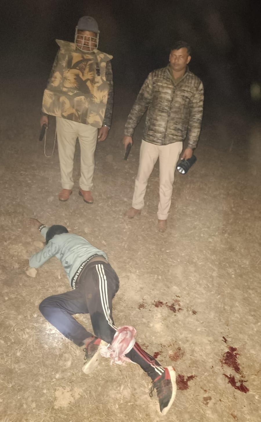 पुलिस मुठभेड़ में गौतस्कर घायल, 13 गोवंश मुक्त कराए गए