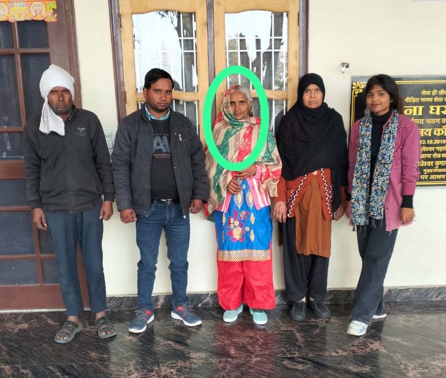 शामली में आश्रम में रह रही महिला का डेढ़ वर्ष बाद परिवार से भावुक मिलन
