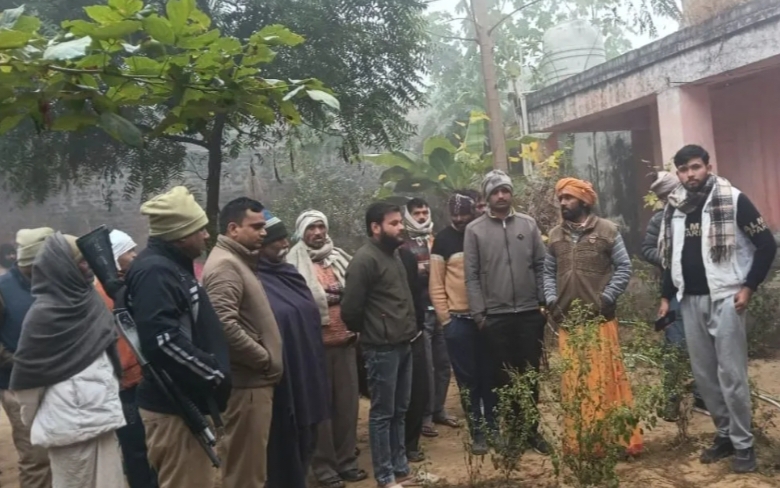 मंदिर में तोड़फोड़: अराजक तत्वों ने हनुमान प्रतिमा को उखाड़ा, इलाके में तनाव, पुलिस का फ्लैग मार्च