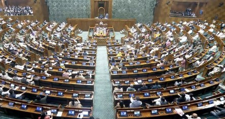 संसद शीतकालीन सत्र: पहले ही दिन SIR पर विपक्ष का भारी हंगामा, लोकसभा की कार्यवाही दो बार स्थगित